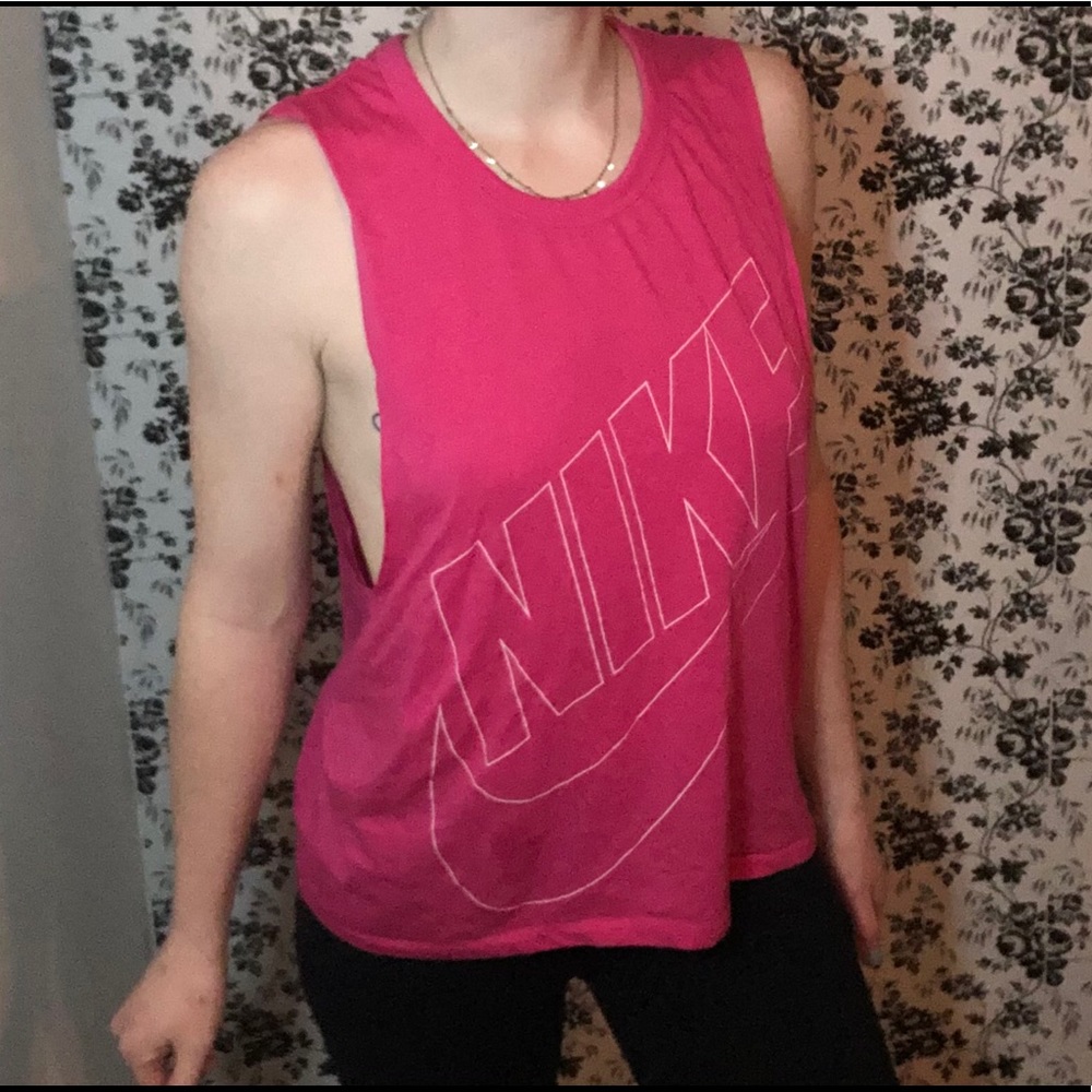 NIKE Woman’s Muscle Tee